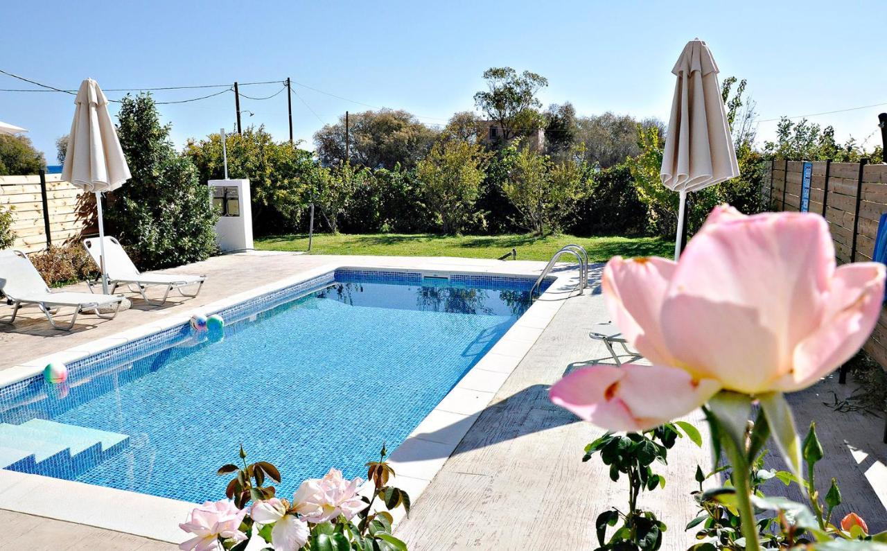 Rita Mare Seafront Villas Heated Pools Gennadi Exterior photo
